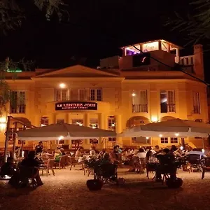 T4 Grand Townhouse Old Village Apartment